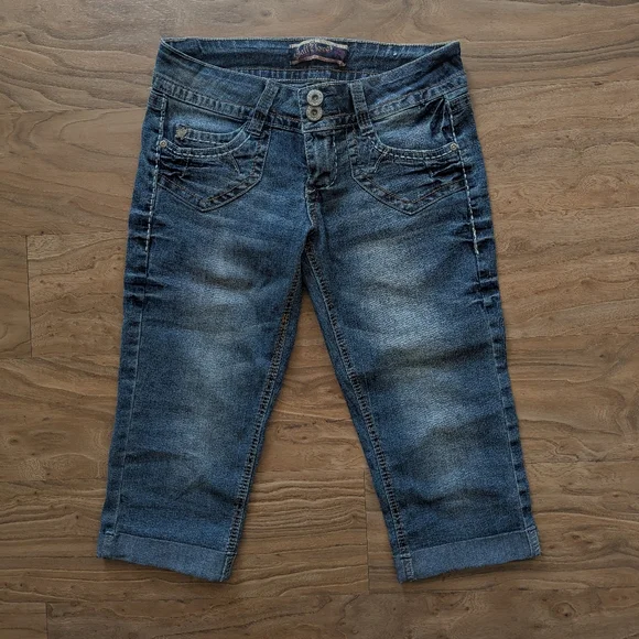 Wallflower Relaxed Blue Jeans with Vintage Fading - Picture 5 of 10